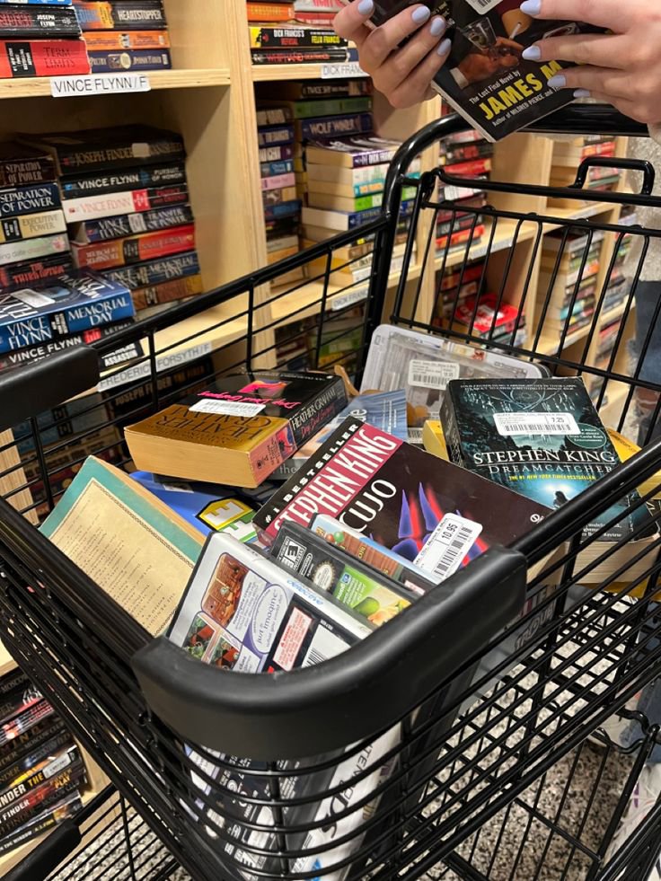 Aurielle007s's tweet photo. buy me books and I'm yours 📚 https://t.co/l68LVpJ4Kt