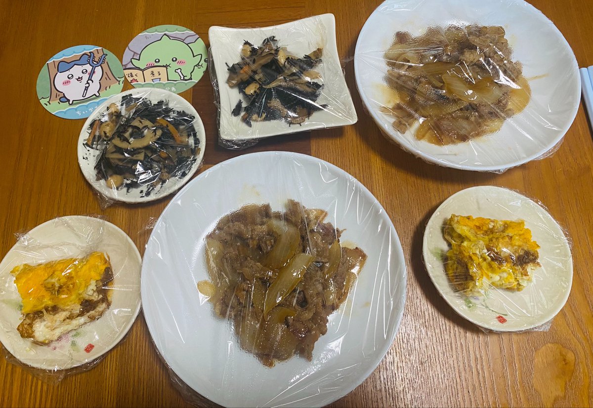 greanmen4's tweet photo. 今日の晩御飯🍚
生姜焼き風スタミナ炒め←適当に名付けた
やる気のないたまごやき←ちゃんと巻けよ💢(´･д･`)
ひじき煮←熟成された昨日の残り

今日は飲み会🍻なので家族のご飯は作り置きです。
白米はセルフで米泥棒に注意ね🤣🍚 https://t.co/QPMHCwM87t