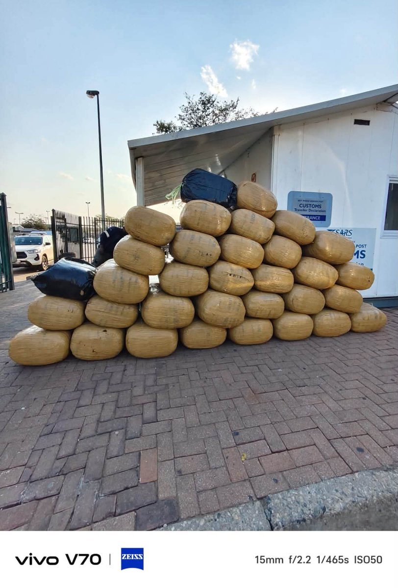 ZANewsFlash's tweet photo. PICS: Two Tanzanian nationals have been arrested at Baobab Tollgate in Vhembe in Limpopo after they were found with dagga worth R1,5 million - KZN Tonight Podcast https://t.co/MGZN8jPKmx