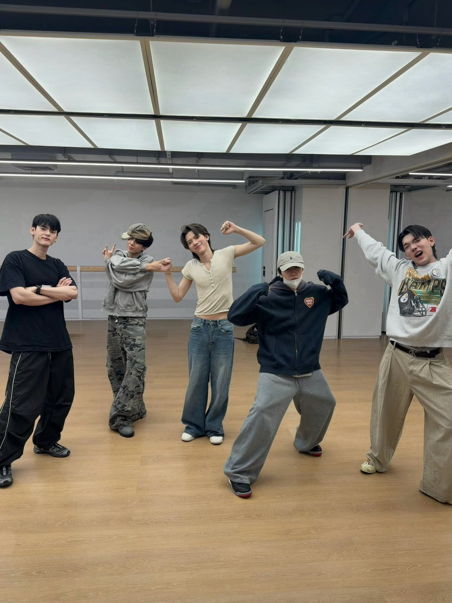 perses_official's tweet photo. ซ้อมคอนเสิร์ต but โดนคอนเสิร์ตซ้อมกลับ
_________

Let’s get ‘UNCENSORED’ at PERSES ‘UNCENSORED’ Concert.
🎟️ Get your ticket now : APPLICATION TICKETIER or https://t.co/syMWdFu4BL

#PERSES_UNCENSORED
#PERSES #PERSES_TH
#GNEST https://t.co/QTKvgIQCTZ