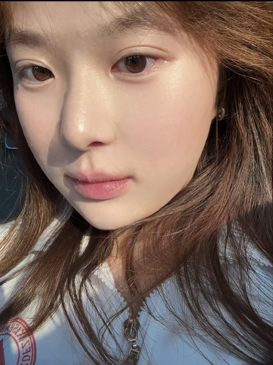 melissa04ud3's tweet photo. 今天周末宠粉，送福利

有人要锐评我的福吗

1：看福    2：看🐻

Luo照  实况！！,看了别说黑就行！！ https://t.co/psGwyUIWK2