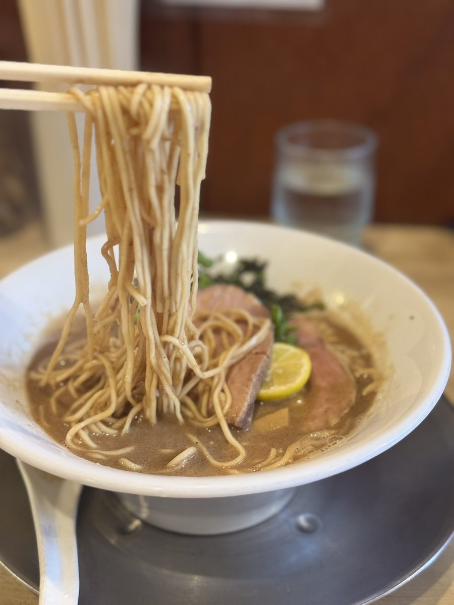 koakuma20118605's tweet photo. 麺屋 日出次 静岡店
@menyahidetugu 

静岡店は、初訪麺😅
濃厚で秋刀魚の旨味のスープにパツンパツン麺との相性抜群で啜り心地歯応えが良い👌´-
塩味も良く完食完飲👏
ご馳走様でした😆🙏🏼 https://t.co/mMyRyyKYPh