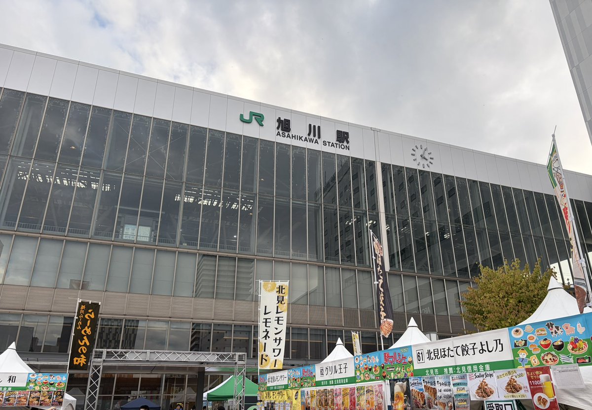 poyatrip's tweet photo. ふう。
シルバーウィークで飛行機も船も取れなくやむなく陸路で帰省。学生時代以来だけど北海道新幹線のおかげで当時より随分早くなったものだ。ただそれでも1日がかりなので、北海道新幹線札幌延伸はよ。 https://t.co/rmohVrPdZz
