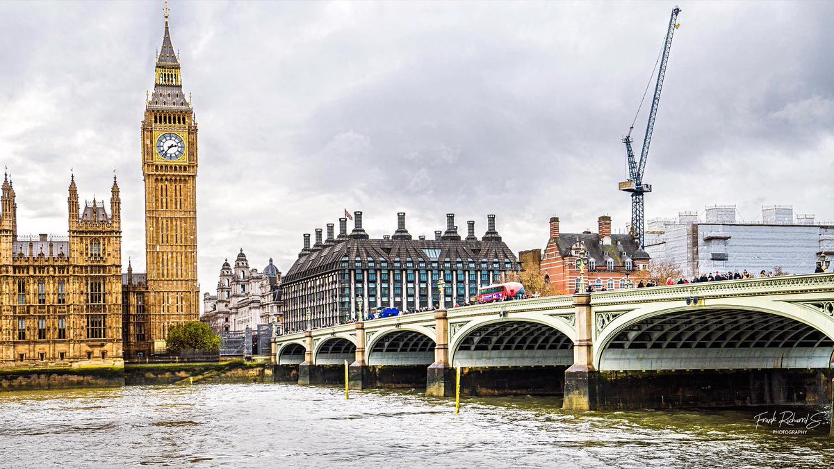 AsleySault's tweet photo. Embracing the timeless charm of London’s Westminster Bridge and Big Ben on a cloudy evening. https://t.co/kxurpw0sfZ