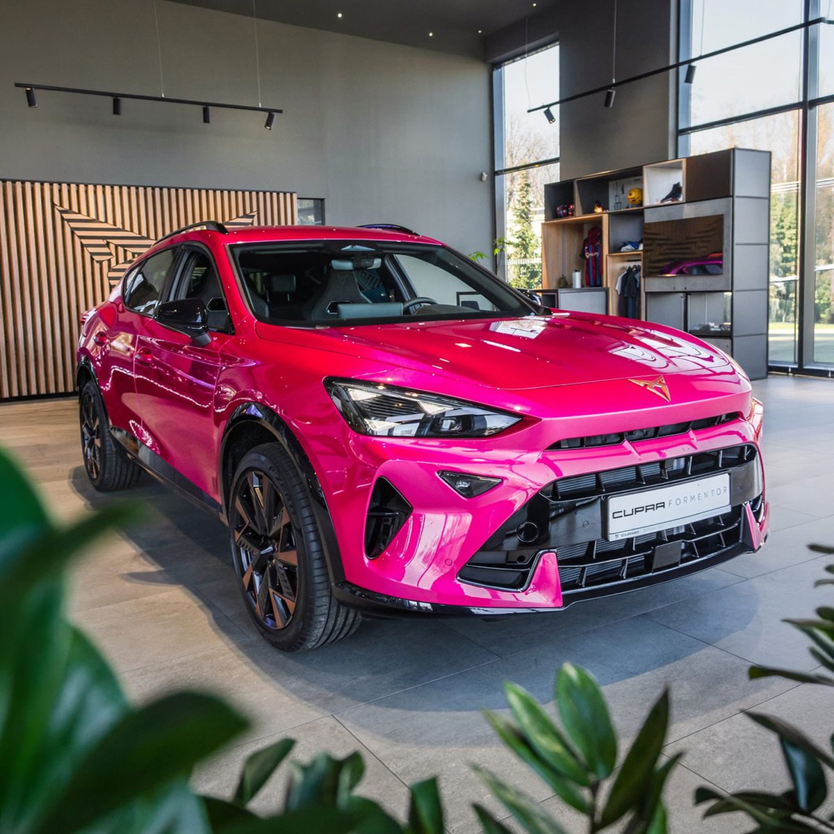 ChassidyBujaz's tweet photo. CUPRA has launched the Candy Pink Formentor, limited to just 99 units worldwide. It features a 1. 5 TSI engine with 150 hp, DSG automatic transmission, and Candy Pink Glow paint. If it launched here, girls would love it. https://t.co/mTnqyhdzjb