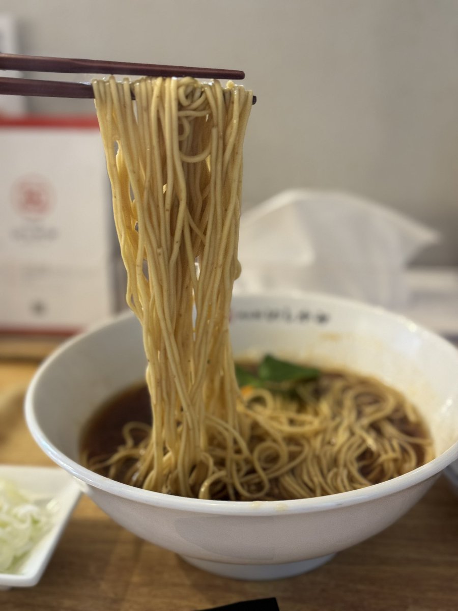 koakuma20118605's tweet photo. めん処いしがみ
@mendokoroishi 
鯛煮干しかけ醤油 1000円
上品な鯛煮干しの旨味と麺に染み込んだスープがめちゃくちゃ美味い😁
美味すぎた😋
ご馳走様でした😆🙏🏼 https://t.co/DZccP8Bje5