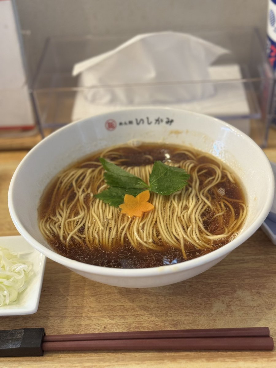 koakuma20118605's tweet photo. めん処いしがみ
@mendokoroishi 
鯛煮干しかけ醤油 1000円
上品な鯛煮干しの旨味と麺に染み込んだスープがめちゃくちゃ美味い😁
美味すぎた😋
ご馳走様でした😆🙏🏼 https://t.co/DZccP8Bje5