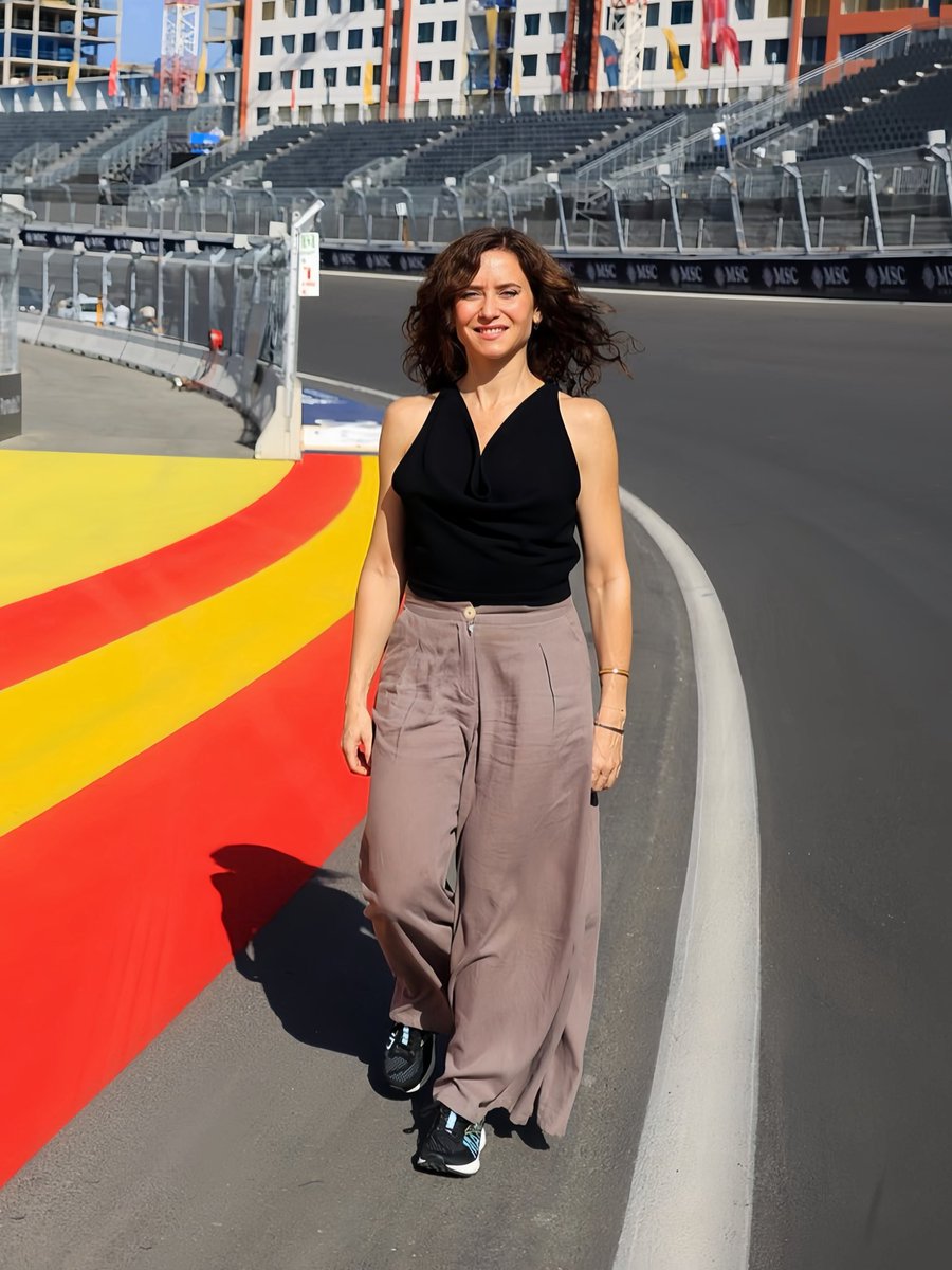 Ayusers_'s tweet photo. Seguridad, carácter, energía y una sonrisa de quien disfruta cada momento.

Con los pies en el suelo, pero siempre mirando hacia delante.

Sin miedo a las curvas y con más ganas que nunca de seguir avanzando.

¡Vamos! https://t.co/5E2VF3gWPs