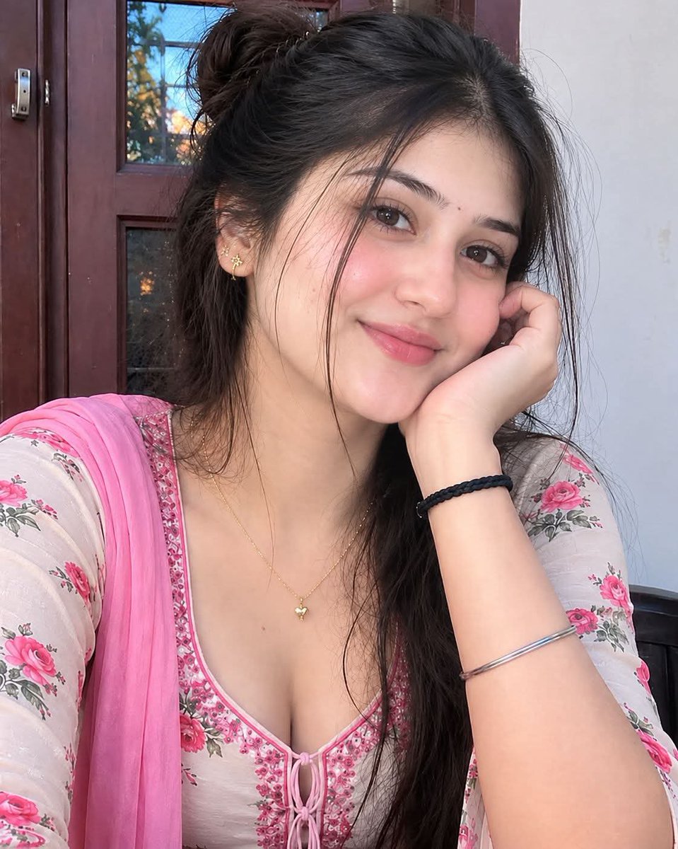 RubinaNaz007's tweet photo. لوگ تو بہت پھرتے ہیں میرے ارد گرد
مجال ہے تمہارے برابر کا ایک بھی ہو۔ https://t.co/sdy2CPX2s9