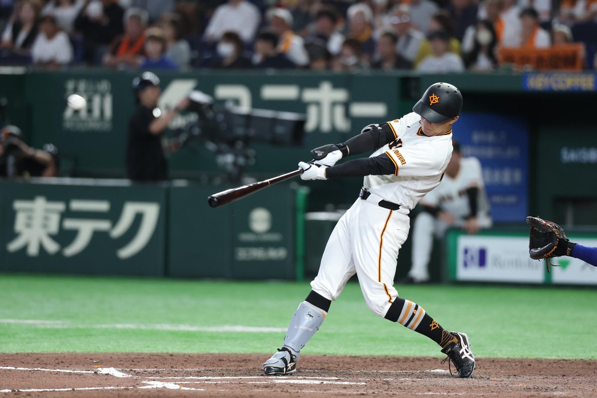 TokyoGiants's tweet photo. 【六回裏】巨人 12-1 中日

2点本塁打を放った #佐々木俊輔 選手！ https://t.co/hGcaMVmt82