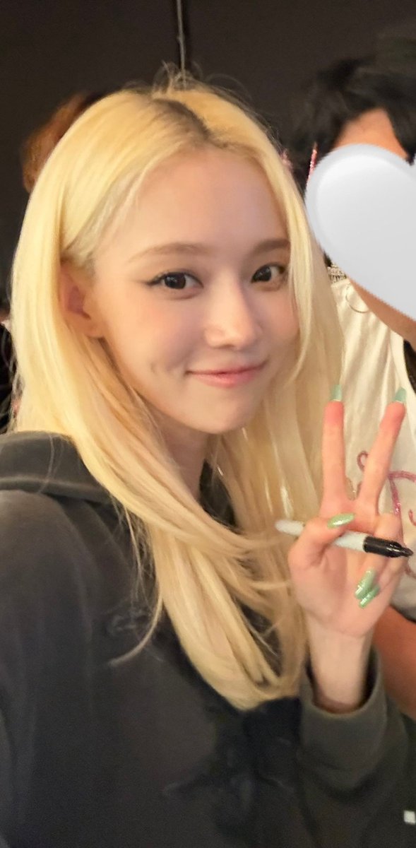 snowintering's tweet photo. 오늘 얼굴 넘 말랑한데 예쁨 https://t.co/JcZwe5EmgV