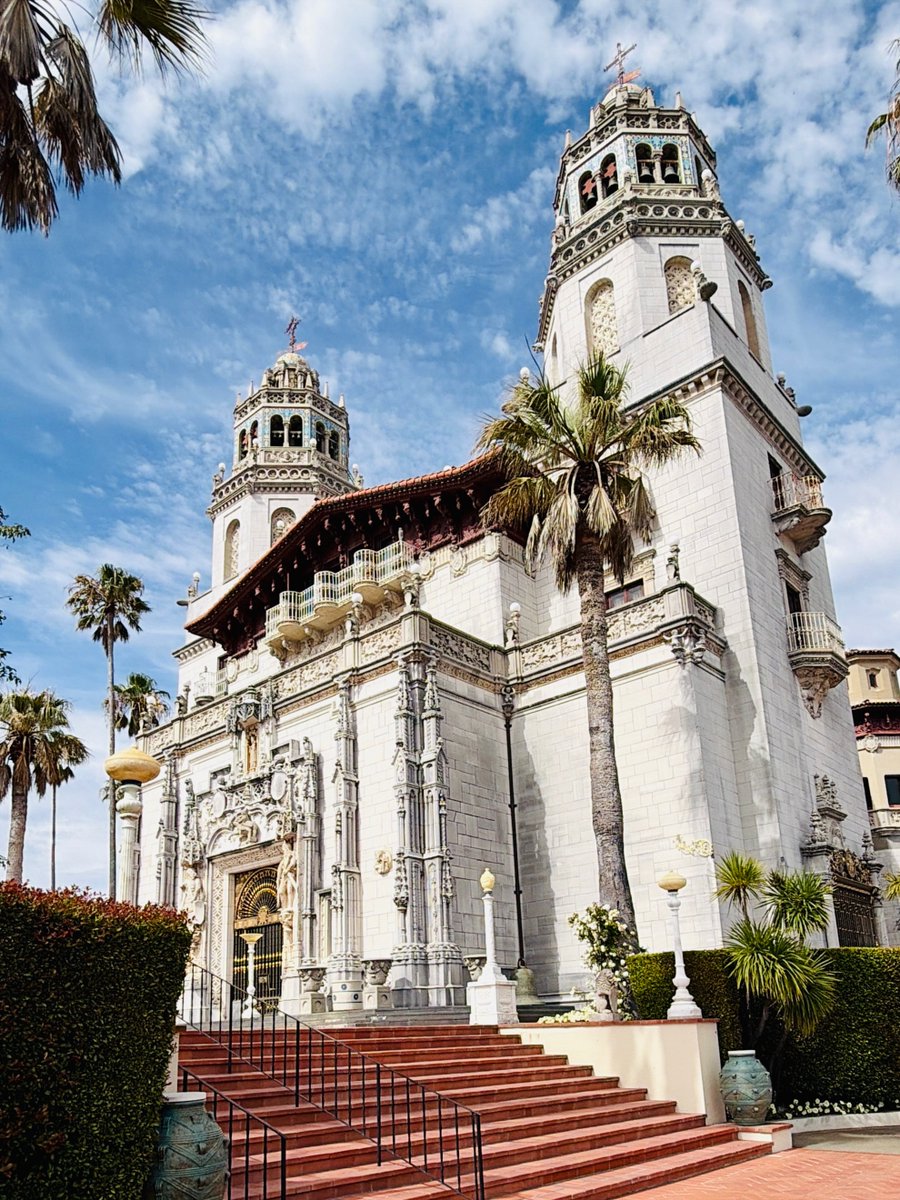 emilyrobinbts1's tweet photo. The grandeur of Hearst Castle. https://t.co/G1yrQ8isEL
