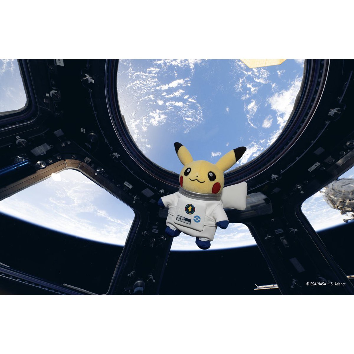 pikachu_pcn's tweet photo. 欧州宇宙機関（ESA）と株式会社ポケモン（TPCI）

2026年10月4日〜10日まで開催される「世界宇宙週間2026」を記念する公式コラボを開始

ESAとポケモンがコラボレーションしたユニークな展示会の開催
限定グッズも登場予定

↓詳細はリプ欄で https://t.co/WjB5Y1Sf7y
