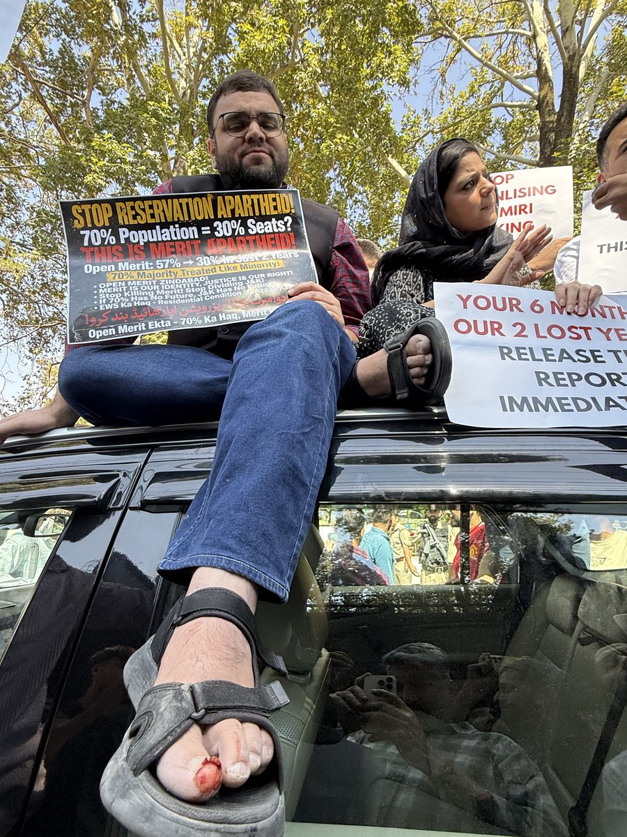 jkpdp's tweet photo. Party leader @IltijaMufti_ stands with hundreds of students and youth workers protesting the reservation policy in Srinagar. Years of education, sacrifices by families and the aspirations of an entire generation cannot be reduced to uncertainty. Publish the Sub-Committee report and let the people know what it recommends.
