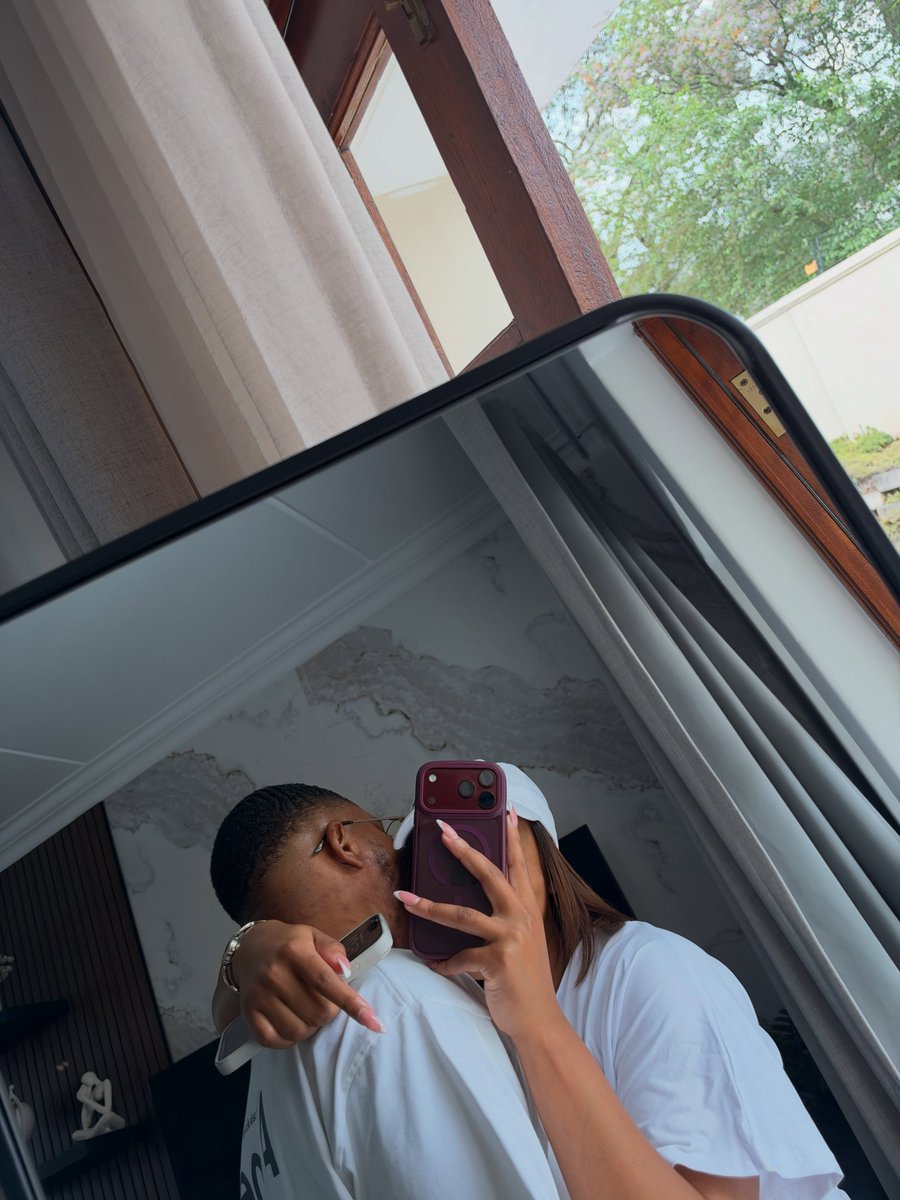 isdoreTech's tweet photo. Have you bought the latest iPhone 18 for your girlfriend or should i mind my business? 😏 https://t.co/GpkqWq07tq