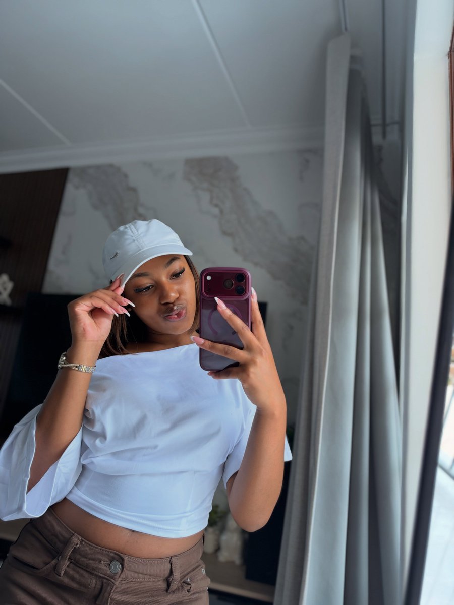 isdoreTech's tweet photo. Have you bought the latest iPhone 18 for your girlfriend or should i mind my business? 😏 https://t.co/GpkqWq07tq
