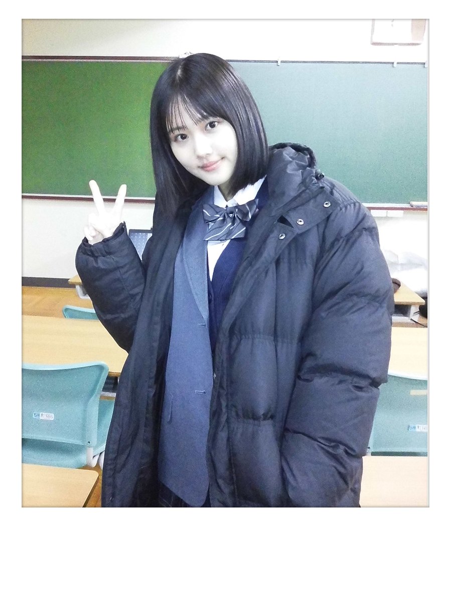 5byodeseisei's tweet photo. ⋱⠢𝗕𝗲𝗵𝗶𝗻𝗱 𝘁𝗵𝗲 𝘀𝗰𝗲𝗻𝗲𝘀⠔⋰

#原菜乃華 さんから
現場で撮影していただいた
チェキの写真が届きました🤳

撮影の合間の、
リラックスした表情をおすそ分け🪄

💻公開中💻
映画『5秒で完全犯罪を生成する方法』 https://t.co/tk63r40TTC