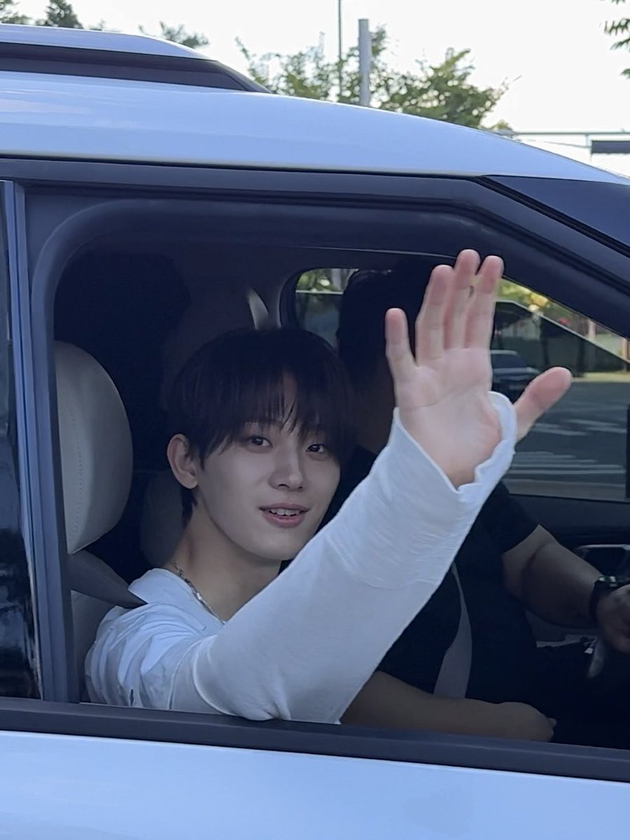 sparkleinspark's tweet photo. 오늘 랩 잘했는디 ! https://t.co/CYZBNyqjSr
