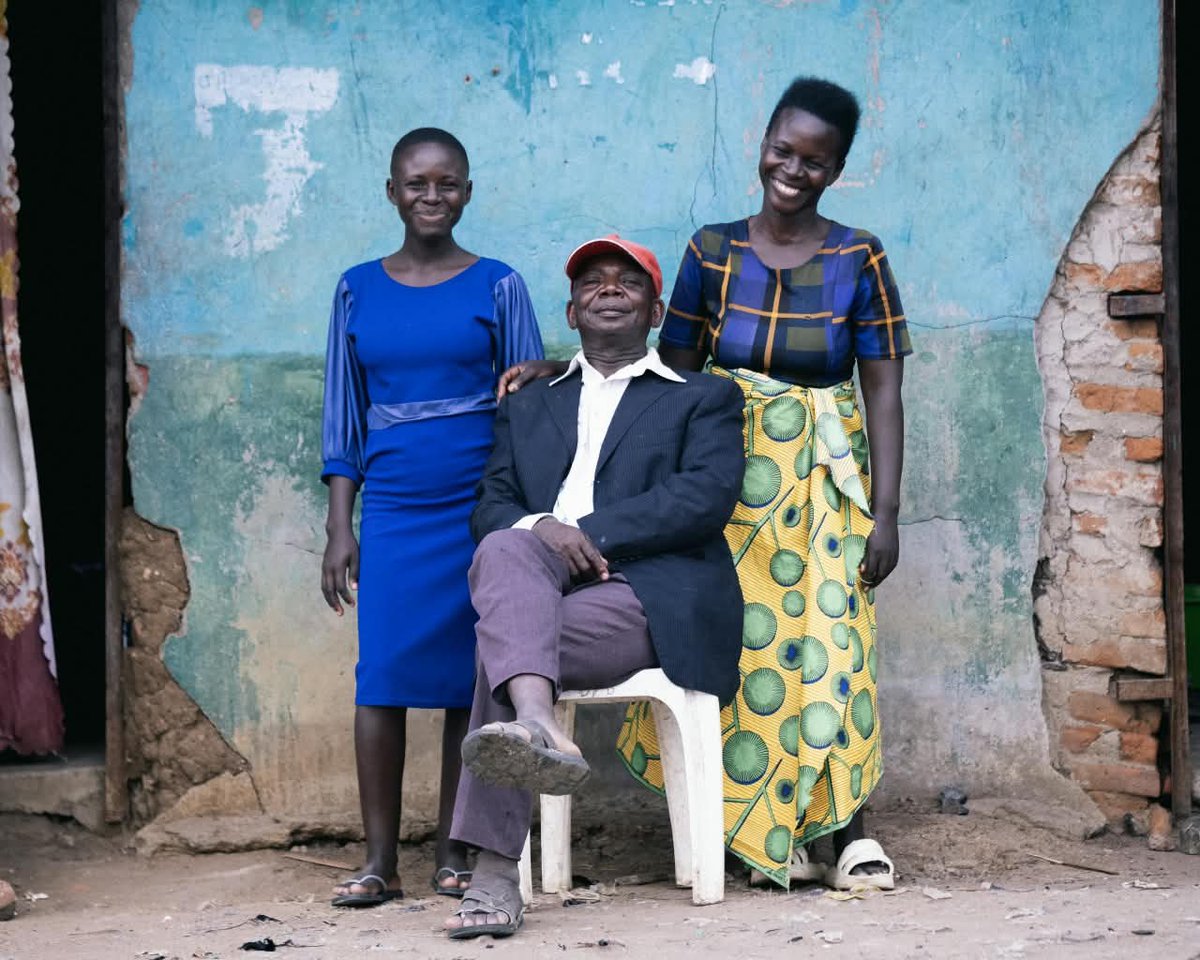 Katumbabadru1's tweet photo. On a soft evening walk through Ntoroko, a lovely elderly fisherman called out to me: “Hello, sir, can you take a photo of me and my family? I’ll pay you.”

I couldn’t help but smile right back. “Oh yes, Mzei,” I said, “you don’t need to pay me a thing. I take photos of lovely https://t.co/x0tj7wSxeT
