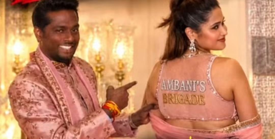 Jaisajoints's tweet photo. Ambani கிட்ட எச்ச சோறுக்கு ஆசைப்பட்டு... @Atlee_dir

பொண்டாட்டி Blouse ல அவனுக பெயரை எழுதிட்டு திரிஞ்ச மானங்கெட்ட பய...🐦‍⬛

தமிழ்நாட்ல Solid Politics பண்ண போறானாம்🤣

வேற யாரு இருக்கிறவன் தான் 👇😂 https://t.co/6hSpGWdJwE