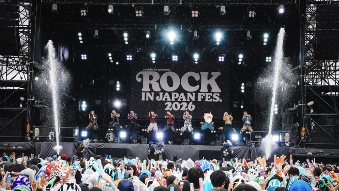 chest6oyattosaa's tweet photo. 雨の中炎出すし、水圧凄そうな水噴射されてるし超特急さんは飛びまくってるし最高すぎ https://t.co/49mTzslcD2