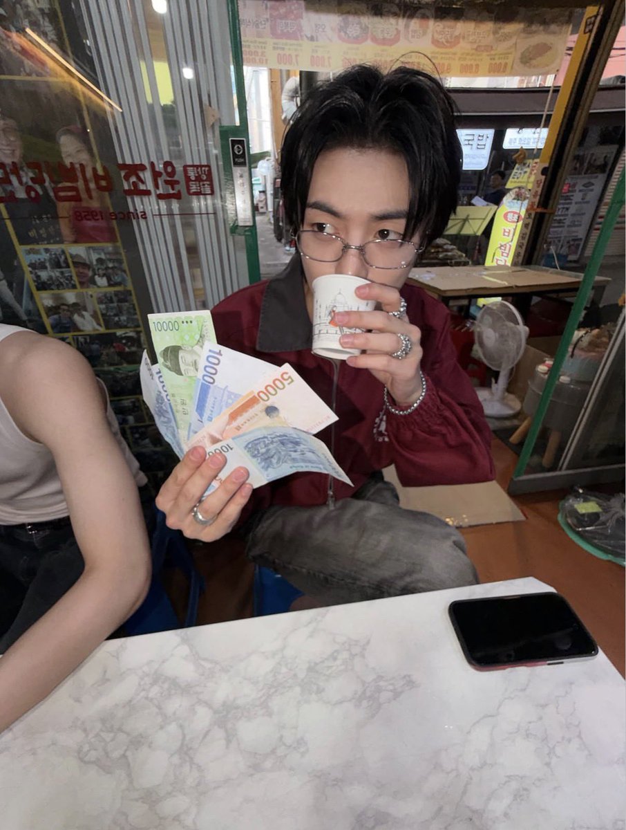 fldgleo's tweet photo. 알티하면 돈들어옴 https://t.co/ZMVInkSFHL
