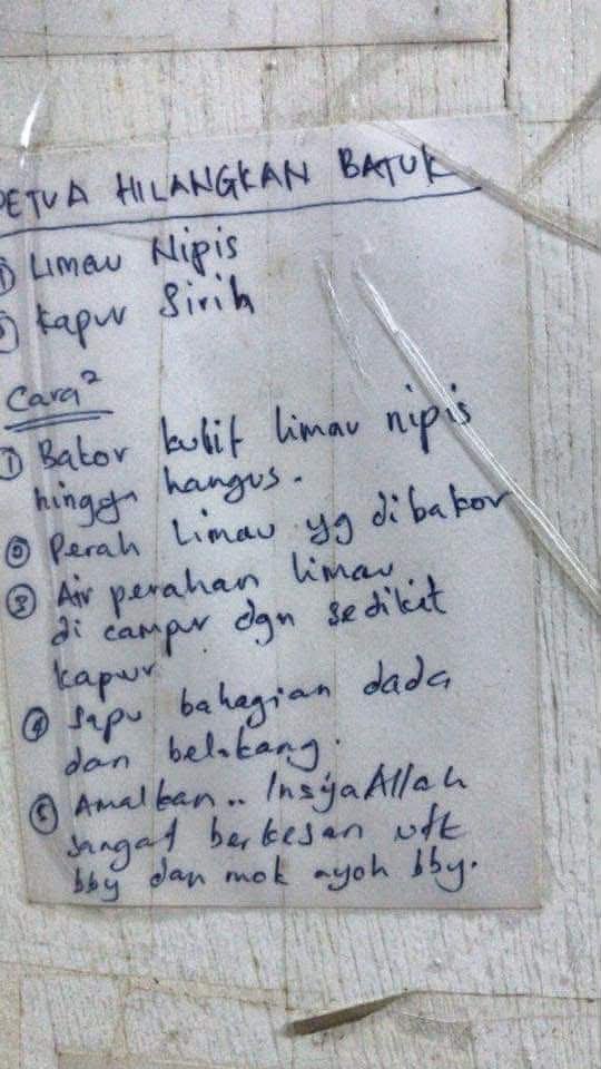 kongsiviralje's tweet photo. Terjumpa gambar petua-petua ni dalam phone arwah ibu. Doa. Usaha. Tawakkal.

Kita sama-sama saudara. Halal untuk semua. In sha Allah. Semua atas izin Allah. Semoga yang sedang berjuang diangkat doa dan dimakbulkan usahanya. Aamiin. 

Cukup sedekahkan Al fatihah pada arwah ibu, Siti Banon Bt Hussain. Aaminn ya rabb.

Kredit : yusnizamyraalii