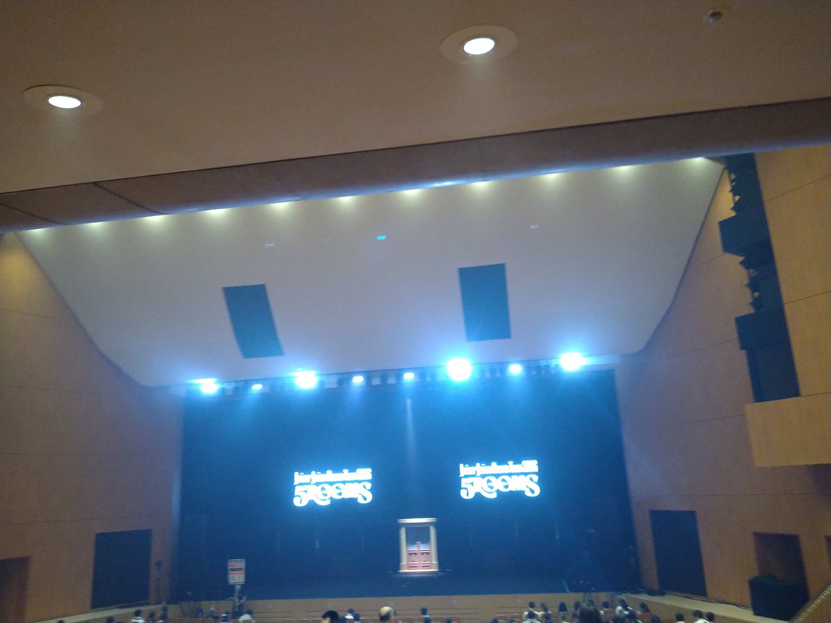 enjoykumalife's tweet photo. 厚木夜公演入場
1階24列(最後列)(実24列)から石山咲良さーん！
昼公演のBセトリも良すぎて震えてる笑
#juicejuice
#5ROOM https://t.co/kl5uueqF06