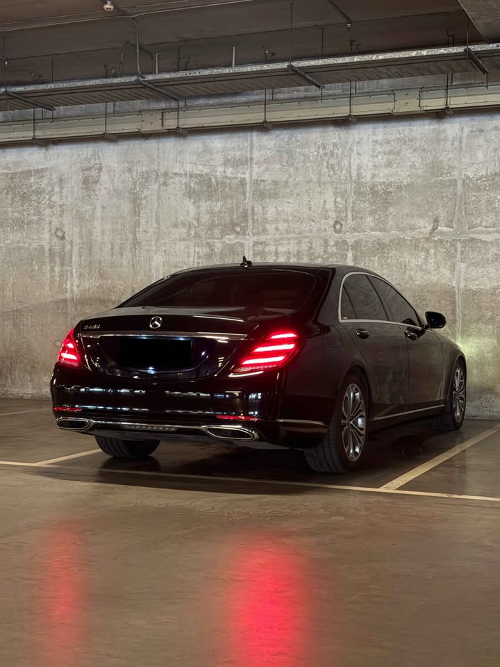 otomogarage's tweet photo. Mercedes-Benz S450L 2018 dengan Executive Lounge dan odometer ±58 ribu km.

3.0L Turbo V6 367 hp, service record Mercedes-Benz, air suspension aman, Burmester, rear entertainment 2 layar, dan pajak aktif hingga 02/2027.

Detail:
https://t.co/WwlocSqHTf
#SClassW222 #OtomoGarage https://t.co/JNVJKI1OoE