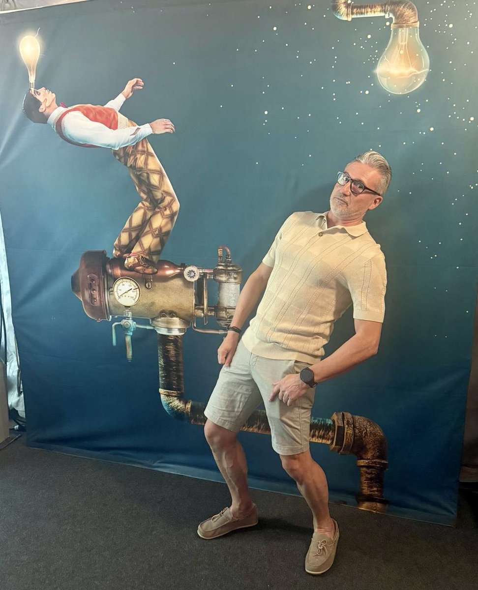 socalssm's tweet photo. Cirque du Soleil BCN https://t.co/q95MwWdbW5