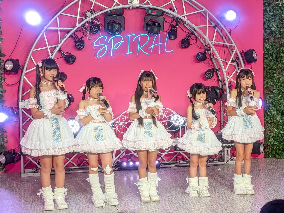 YumenoToa's tweet photo. 今日は朝公演がゆめかわ衣装、昼公演が秋コーデ私服でしたー🧡

明日はいよいよワンマンライブー❣️
雨がすごいみたいだけど、足元に気をつけて来てね✨

#ねこたいがー
#夢乃叶愛 https://t.co/zsAe9ExCrg