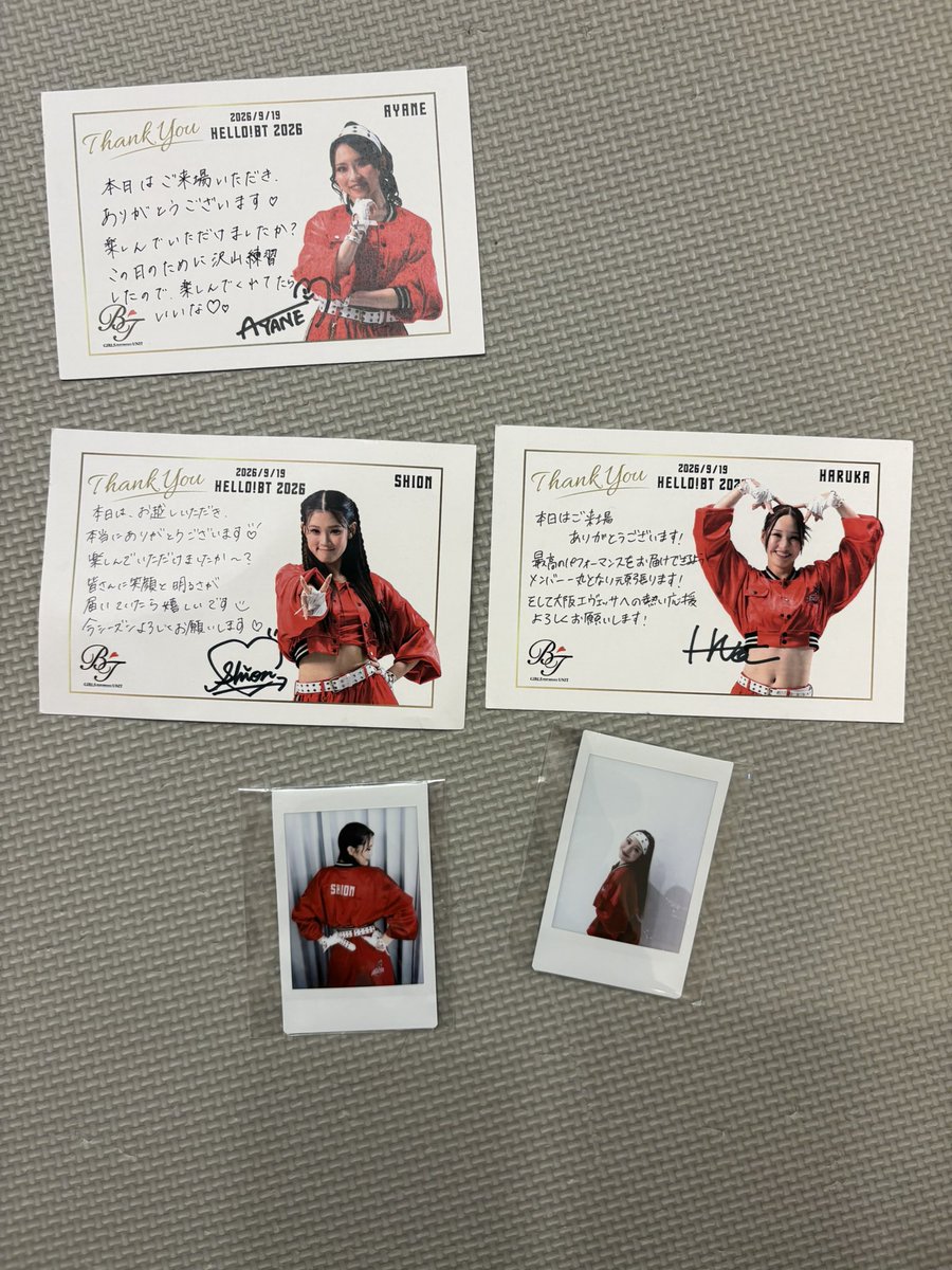 wataru12100's tweet photo. 息子と推し活でBTイベント🏀
次男くんの神引きで推しのHINAちゃんと、SHIONちゃんのチェキゲットできたし、
○✖️ゲームではメッセージカードももらえて大満足☺️直接手渡しで貰えて息子様様な日でした☺️

#家族でヴェッサー
#大阪エヴェッサ
#大阪エヴェッサ_BT
#BT_HINA
#BT_SHION
#BTイベント https://t.co/bYgk9OpKOU