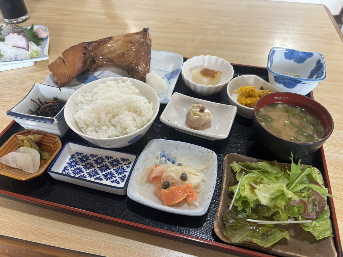 hanairoparka's tweet photo. 貝殻亭🐚4月ぶり？
幽庵焼きといつもの🐟
カマが脂のってて美味でした！ https://t.co/dwcRI8n9o2