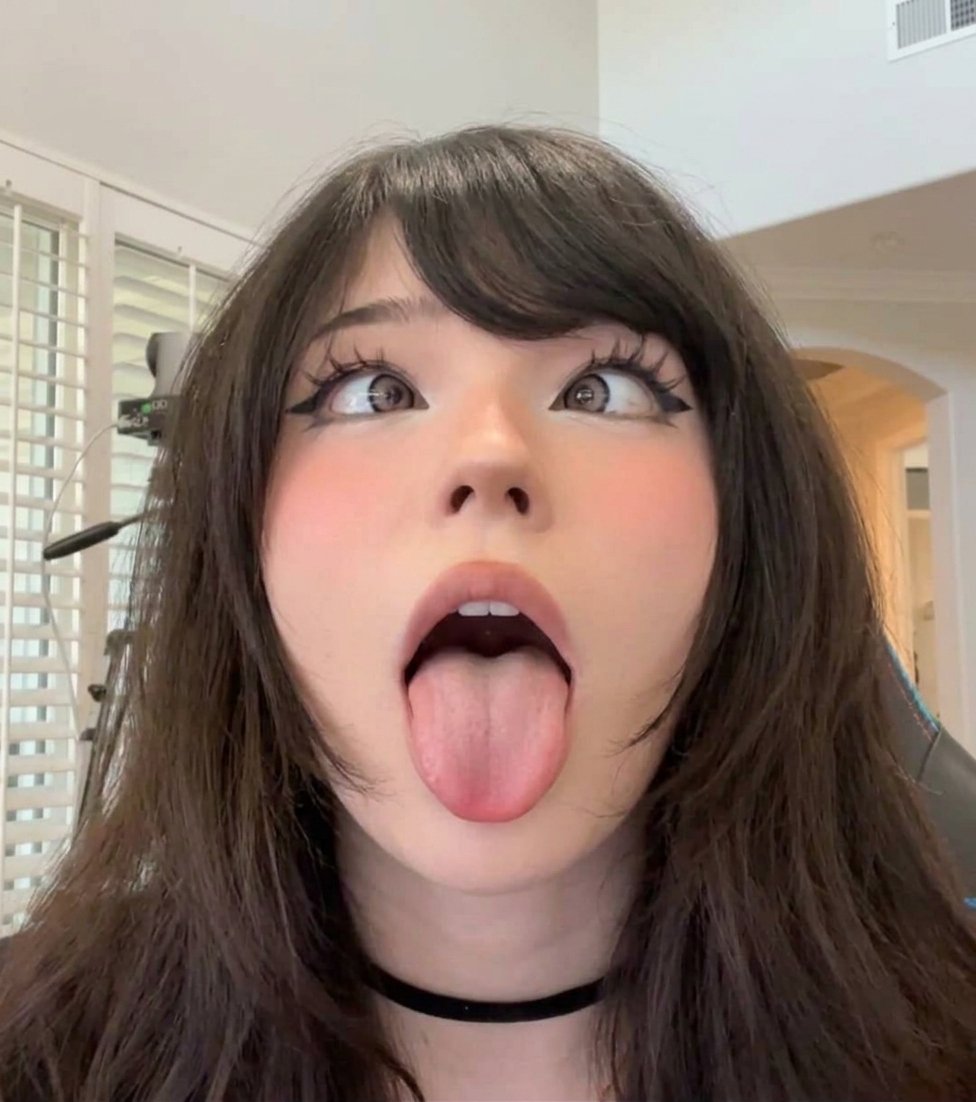 Ahegao92's tweet photo. Can't keep up with emiru https://t.co/HrkcULG895