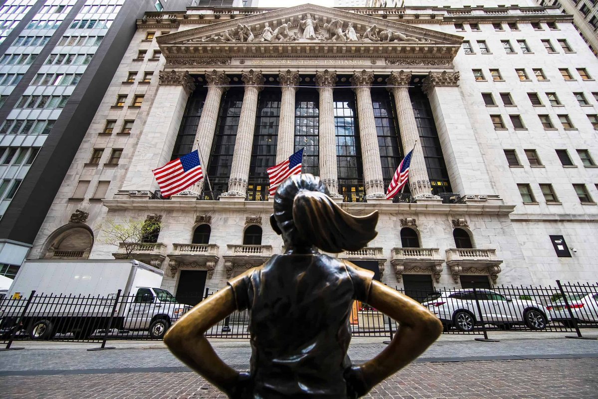 coinbureau's tweet photo. 🇺🇸BREAKING: U.S. stock markets will begin trading 23 hours a day, 5 days a week from December 6

The planned trading week will run from Sunday evening through Friday evening, with a one-hour daily maintenance break. 

Nasdaq and NYSE Arca are among the venues preparing for expanded hours, while the regular 9:30 a.m. – 4 p.m. session remains unchanged.

The SEC is upgrading market infrastructure for 23/5 trading, with full 24/7 trading potentially coming later. 

Brokers will decide which securities and overnight services customers can access, while thinner liquidity could mean wider spreads and greater volatility.