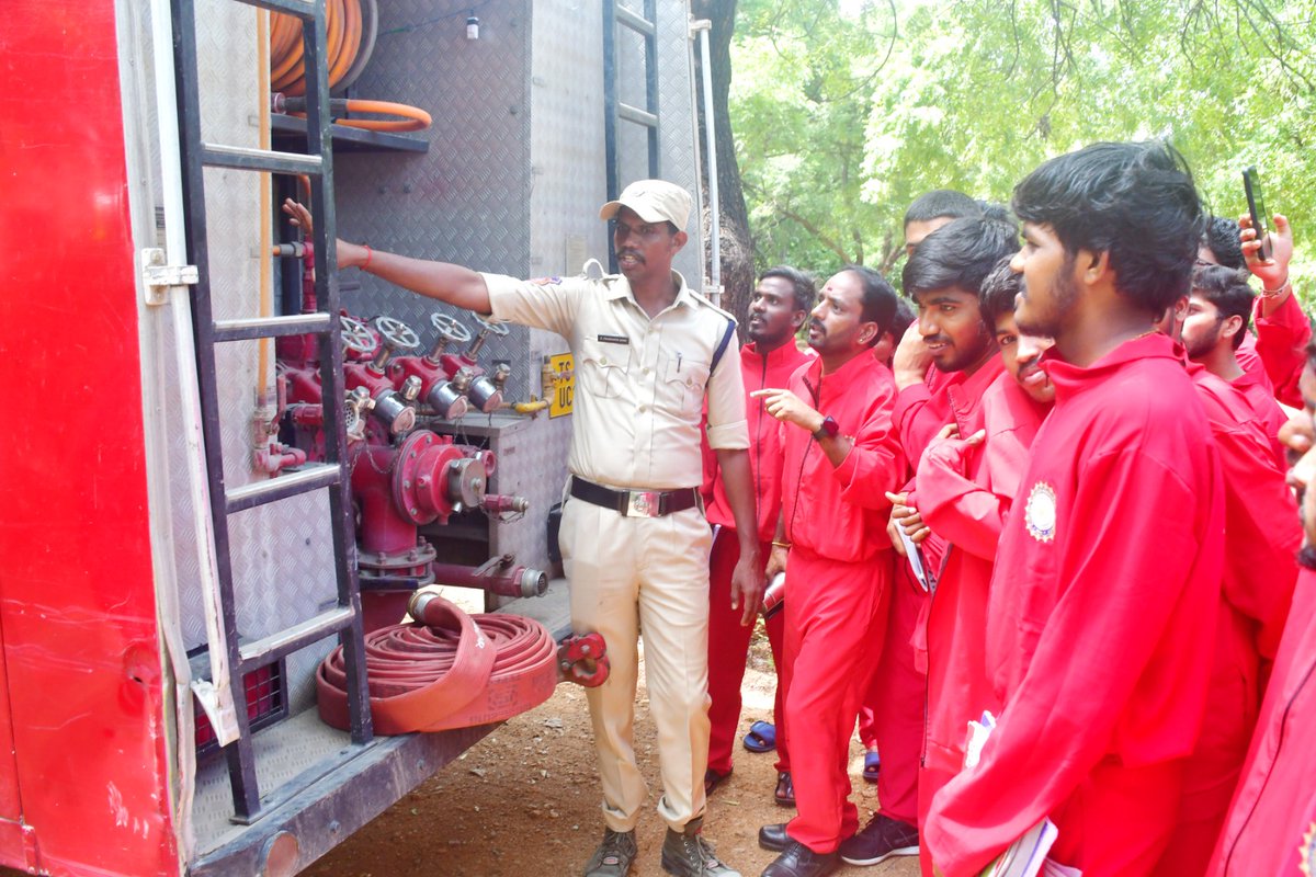 7thBnTGSP's tweet photo. YUVA AAPDA MITRA – FIRE SAFETY AWARENESS CLASS @7thBn conducted a practical Fire Safety &amp; Emergency Response Awareness Programme for Yuva Aapda Mitra volunteers, for focused on developing fire safety awareness, confidence and emergency-response skills among the participants.#TGSP https://t.co/vP0eOuh2Mr