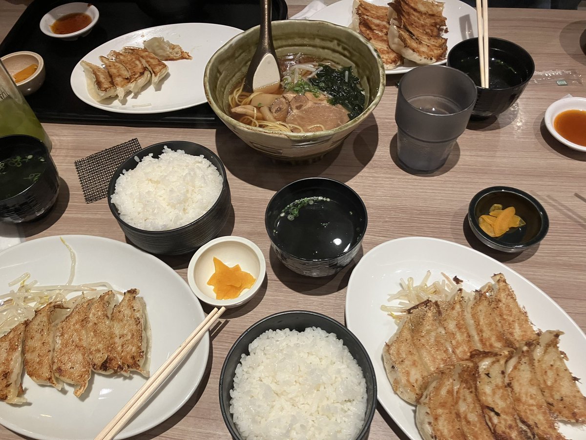 konbini76's tweet photo. ここ焼き餃子メインのとこやったんやけど水餃子がめちゃ美味かった https://t.co/h36bjXI4OW