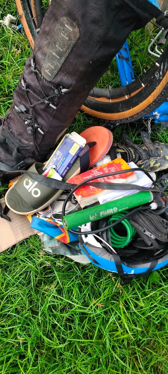 acprdcongo's tweet photo. L’accident qui a coûté la vie vendredi au cycliste congolais Miguel Masaisai, qui reliait Goma, en République démocratique du Congo (RDC), à Rabat, au Maroc, dans le cadre d’un message de paix, a fait quatre morts, dont le chauffeur à l’origine de l’accident, à Ouesso, dans le nord du Congo-Brazzaville, a-t-on appris de source diplomatique.

« Un chauffeur d’un gros véhicule a percuté notre compatriote qui est mort avec trois autres personnes, y compris le chauffeur », a expliqué à l’ACP un diplomate congolais de Kinshasa en poste à Brazzaville.

« Notre compatriote a été reconnu grâce à son passeport. Son corps, déchiqueté, est actuellement à la morgue de Ouesso, à près de mille kilomètres de Brazzaville », a encore expliqué le diplomate.

Le président de la communauté congolaise de Kinshasa installée à Ouesso suit de près la situation et est en contact permanent avec l’ambassade, qui a dépêché une équipe sur place, a-t-il précisé.

D’autres informations sur notre site : https://t.co/tGEWJ2Bgzn
