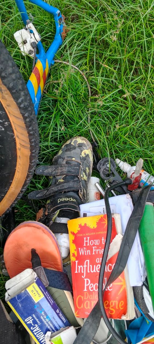 acprdcongo's tweet photo. L’accident qui a coûté la vie vendredi au cycliste congolais Miguel Masaisai, qui reliait Goma, en République démocratique du Congo (RDC), à Rabat, au Maroc, dans le cadre d’un message de paix, a fait quatre morts, dont le chauffeur à l’origine de l’accident, à Ouesso, dans le nord du Congo-Brazzaville, a-t-on appris de source diplomatique.

« Un chauffeur d’un gros véhicule a percuté notre compatriote qui est mort avec trois autres personnes, y compris le chauffeur », a expliqué à l’ACP un diplomate congolais de Kinshasa en poste à Brazzaville.

« Notre compatriote a été reconnu grâce à son passeport. Son corps, déchiqueté, est actuellement à la morgue de Ouesso, à près de mille kilomètres de Brazzaville », a encore expliqué le diplomate.

Le président de la communauté congolaise de Kinshasa installée à Ouesso suit de près la situation et est en contact permanent avec l’ambassade, qui a dépêché une équipe sur place, a-t-il précisé.

D’autres informations sur notre site : https://t.co/tGEWJ2Bgzn