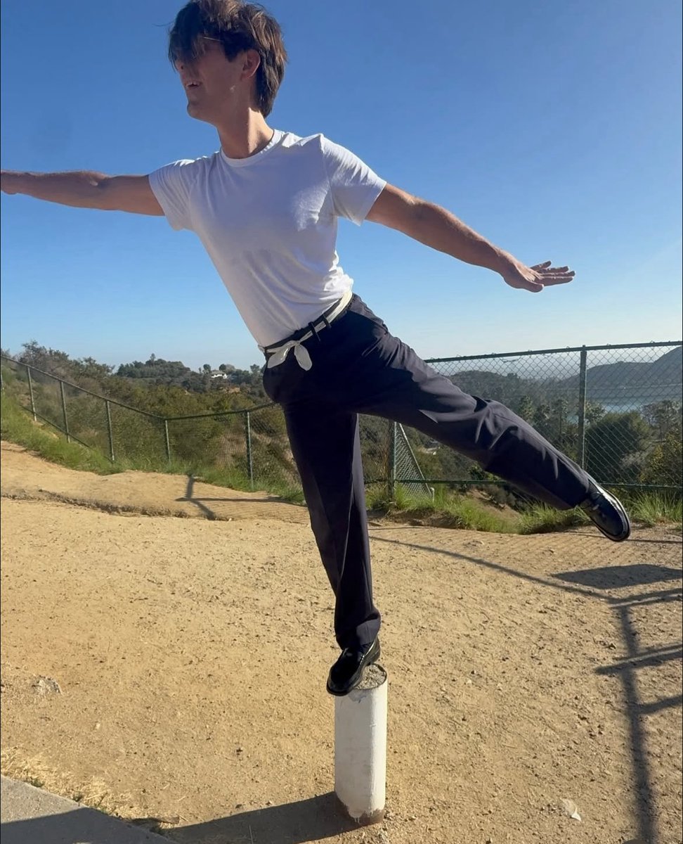 tobefree96's tweet photo. I’m a huge fan of Dancing with the Stars and so I’ve been following everyone on socials… tell me WHY Taylor Hanson is accidentally cosplaying Yuta 🤣 https://t.co/nx1r4XPjyl