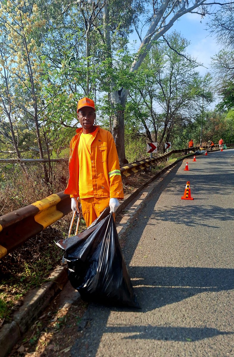 CreassJHB's tweet photo. 🧡🦺☀️🌿
#CreassCommunityServices #MelvilleSecurityInitiative #MelvilleResidentsAssociation 
#CommunityCleanUp #Community #Johannesburg #Joburg 

🔸️ 🔸️ 🔸️ https://t.co/HDna2mx7Lh
