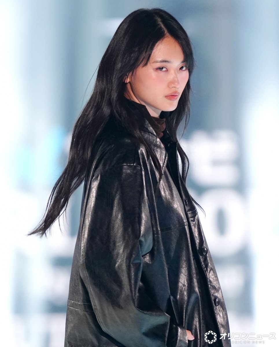 oricon's tweet photo. 【🌷TGC 26 A/W🌷】
櫻坂46・山﨑天、クールな眼差しで観客を魅了🖤

ゆったりシルエットのレザー着こなす
https://t.co/oidorexTL8

＼フォトギャラ随時更新中📸🌟／
https://t.co/m1P2hUHlu0

#マイナビTGC #TGC https://t.co/rgGDOFNsJ9