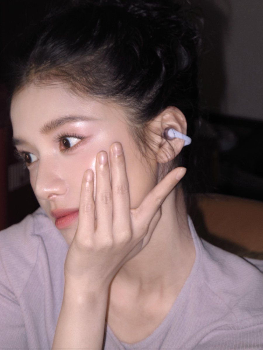 19990710z's tweet photo. 260919 Zhang Jingyi XHS update 

💜 
Collecting everyone's photos of purple”

1/3 
#ZhangJingyi #张婧仪 https://t.co/A1UUGx8tp7