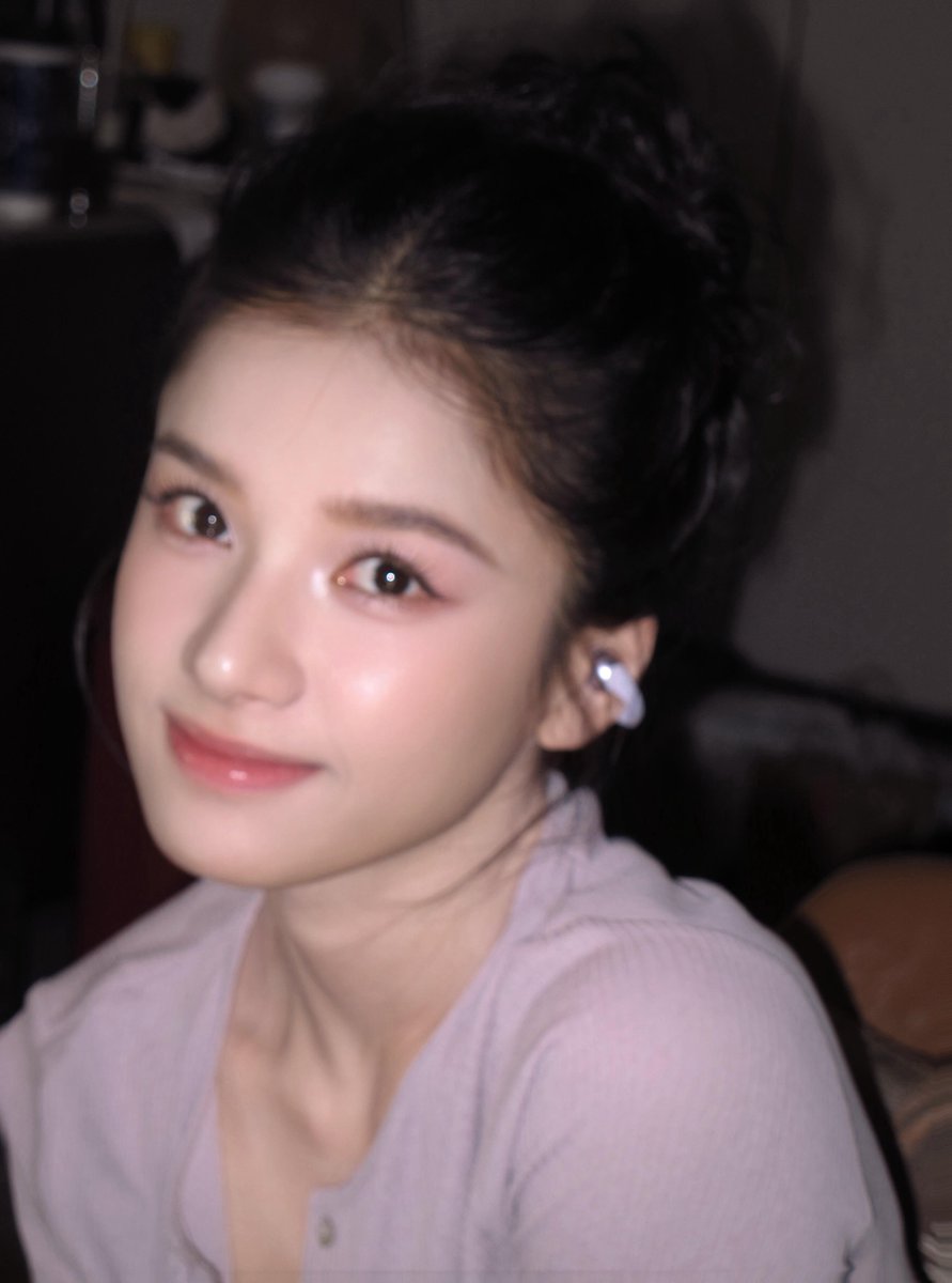19990710z's tweet photo. 260919 Zhang Jingyi XHS update 

💜 
Collecting everyone's photos of purple”

1/3 
#ZhangJingyi #张婧仪 https://t.co/A1UUGx8tp7