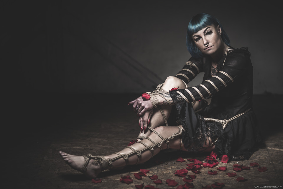 catmason_ropes's tweet photo. Still one of my favourite photosessions of 2019... 

#shibari #catmason #rigger #ropeart #stuttgart #lostplace #kinbaku #ropelove #bondage #romanticbondage #photoshooting https://t.co/hhWvfHNZc0