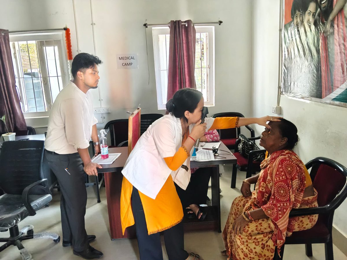fcidojorhat's tweet photo. As part of Swachhta Pakhwada, FCI DO Jorhat organised an eye testing camp on 19.09.26 in collaboration with Chandraprabha Hospital, focusing on labourers and Safai Karmacharis. Local residents around the depot were also given access as an outreach initiative.

#SwachhtaHiSeva https://t.co/Z5NtINB0Ud