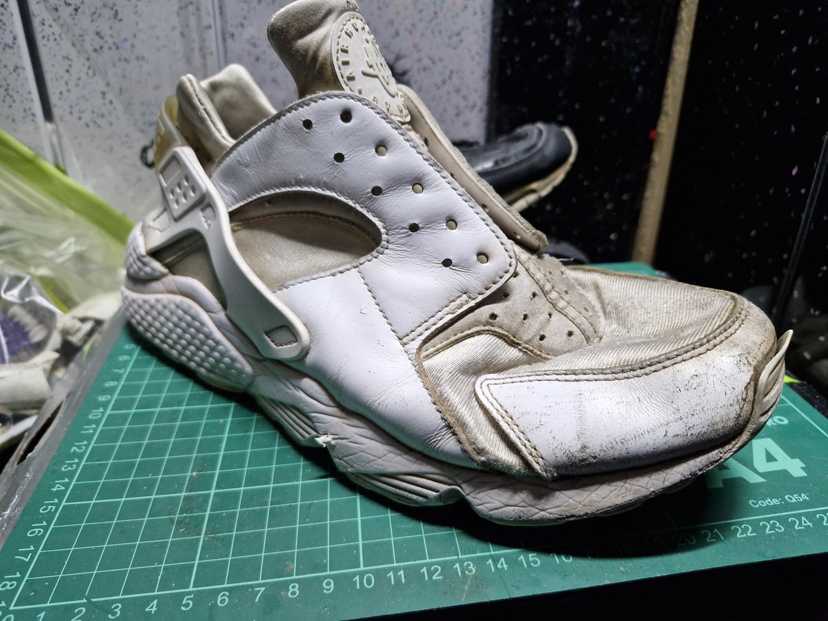 swallowmyairs's tweet photo. Latest Nike I've destroyed Nike Air Huarache trashed, eaten and digested 😋#niketrainers #getinmybelly #digested #nikehuarache #destroyedsneakers #bellyfulloftrainers https://t.co/fG0Leaf2TW