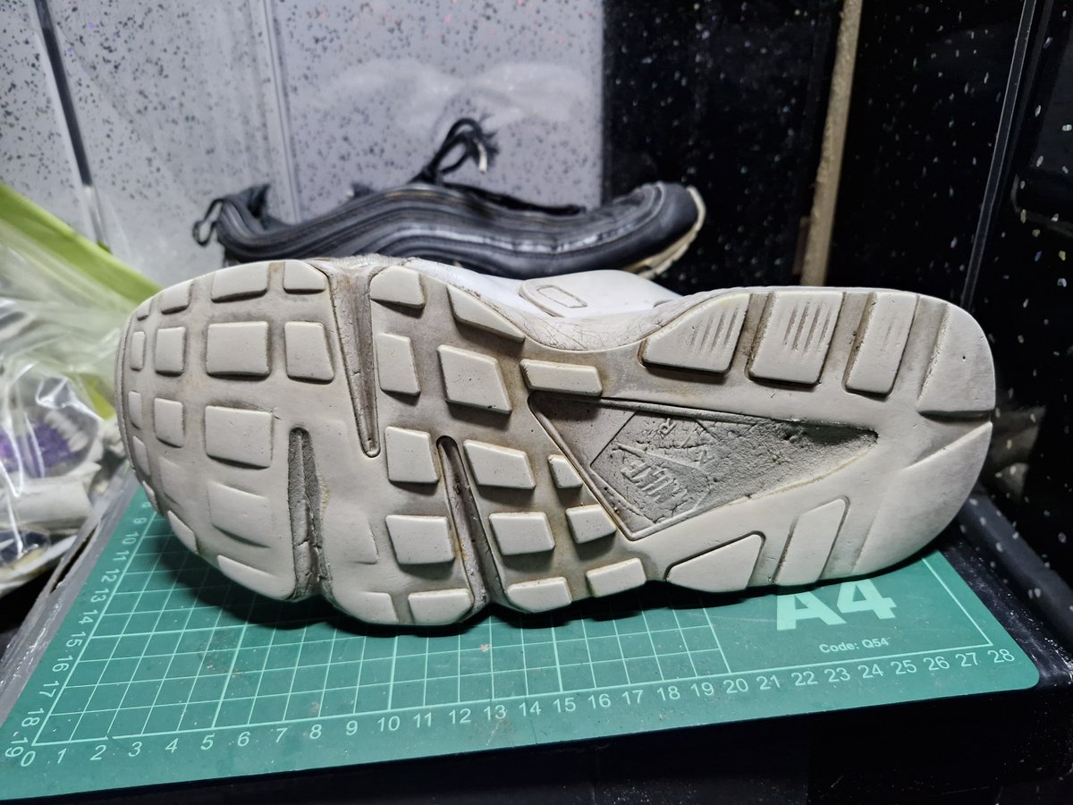 swallowmyairs's tweet photo. Latest Nike I've destroyed Nike Air Huarache trashed, eaten and digested 😋#niketrainers #getinmybelly #digested #nikehuarache #destroyedsneakers #bellyfulloftrainers https://t.co/fG0Leaf2TW