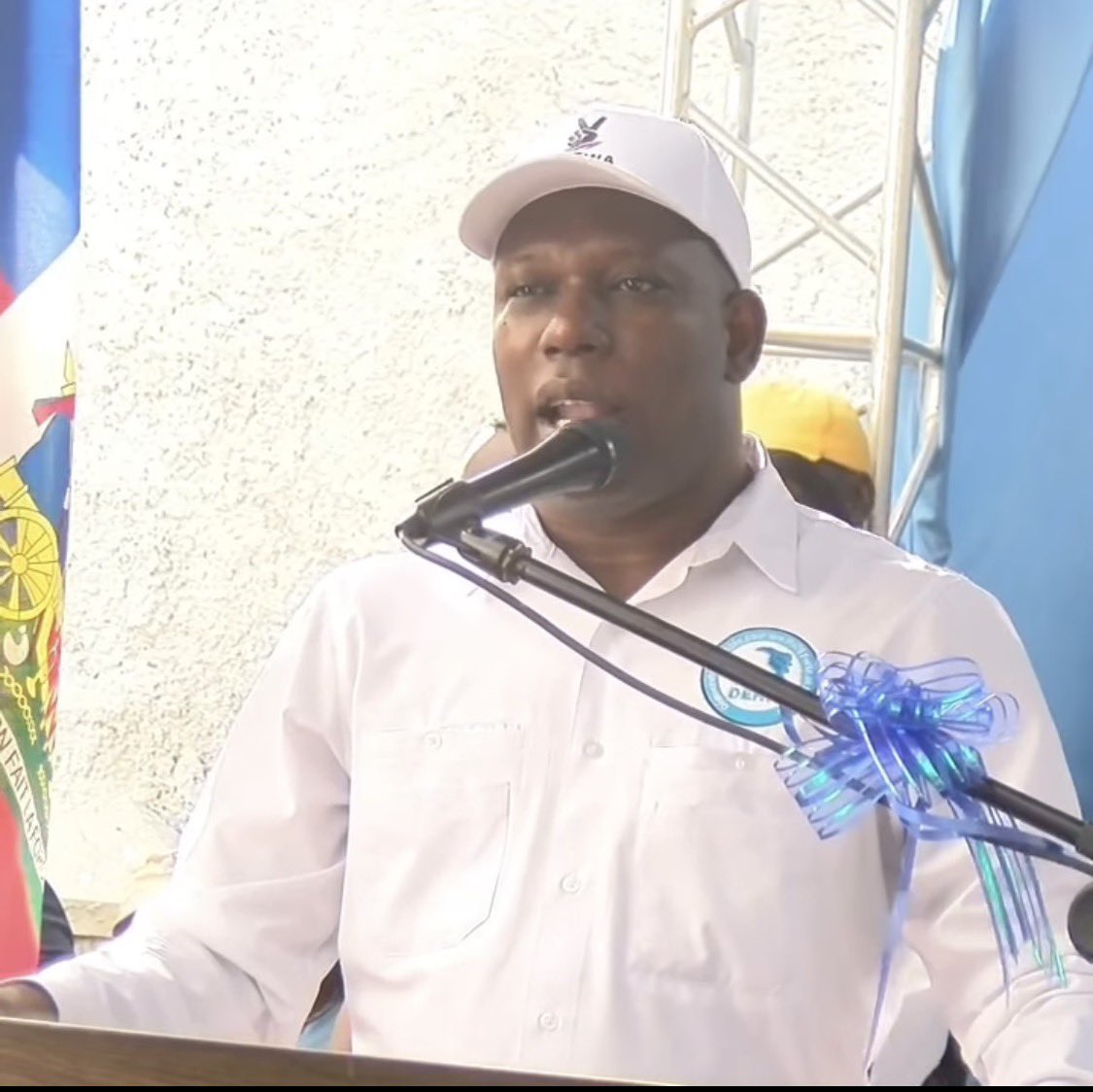 JoudaKreyol's tweet photo. 📍 Ayiti Eleksyon |
Yè Vandredi 18 septanm 2026 la Responsab pati politik DEHFI a Doktè Martial Benêche prezante nan komin Dèlma Wilner @wilnerjosephht kòm kandida pou pòs prezidan .
#DEHFI+#VIKTWA
#JoudaKreyòl #Delmas #WilnerJoseph #Eleksyon2026 https://t.co/AiNZtdPak0