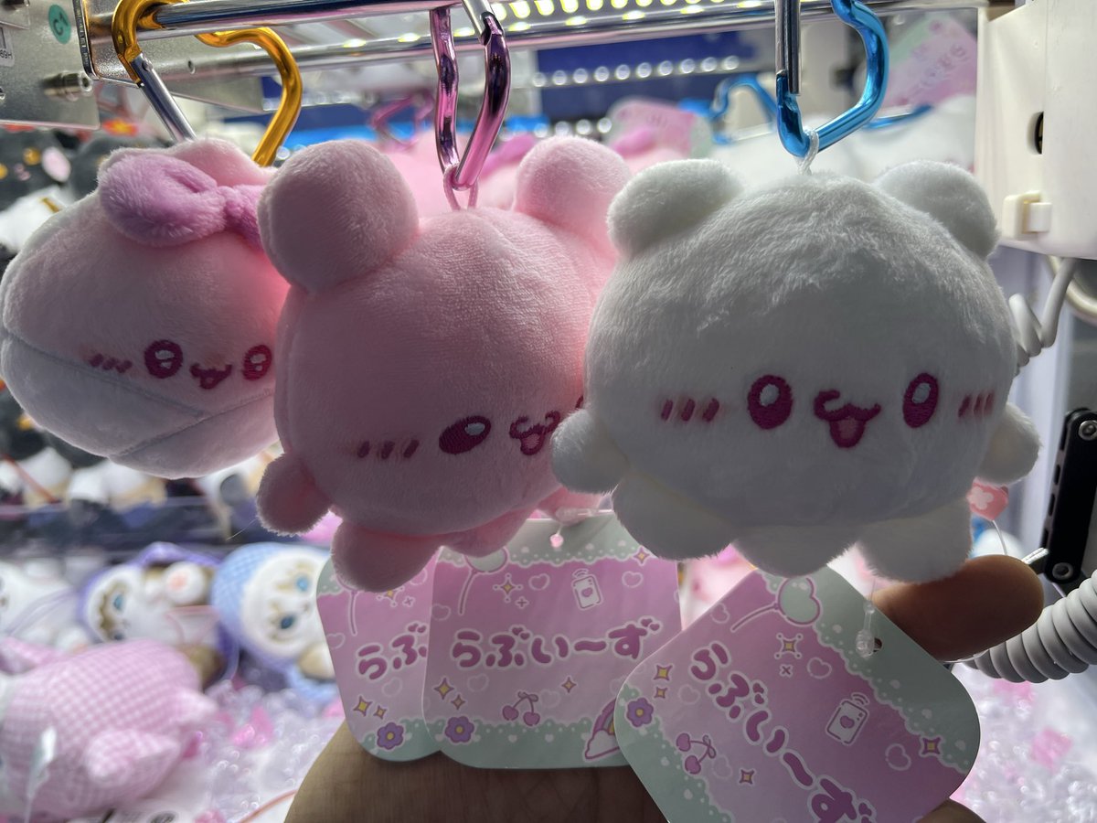 GiGO_Musamura's tweet photo. 🤍🩷らぶいーず × #GiGO 🤍🩷
大人気キャラクター『らぶいーず』のGiGO限定景品が登場！
ラインナップには『すもも』が仲間入り🍑
⭐️メガBIGぬいぐるみ⭐️
⭐️ハート型カラビナ付きマスコットぬいぐるみ⭐️
#らぶいーず
#イオンモールむさし村山 https://t.co/uCbHYS6TFE